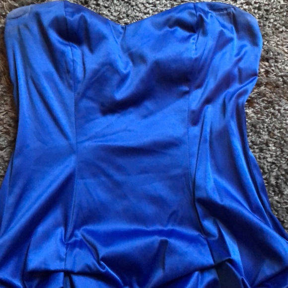 Formal dress - Picture 2 of 4